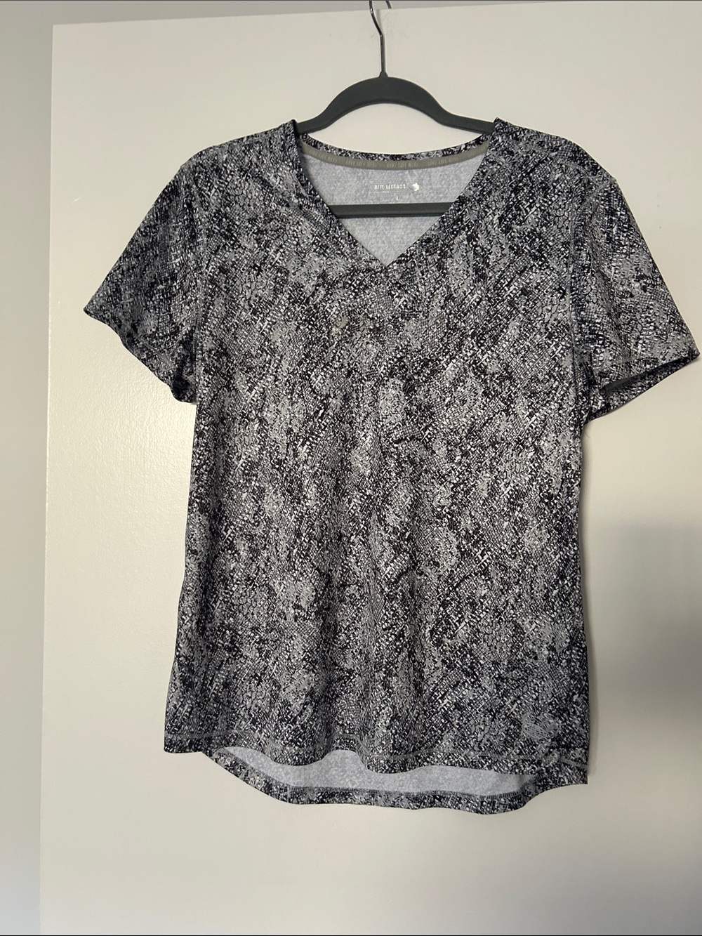 Reel Legends Women's V-Neck Short Sleeve Top - Black & Gray Pattern